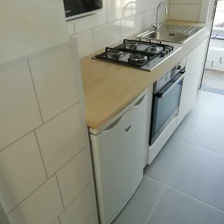 Louis Place Apartment *
